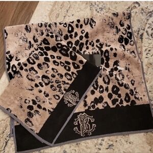 New set of 2 Roberto cavalli bath towel